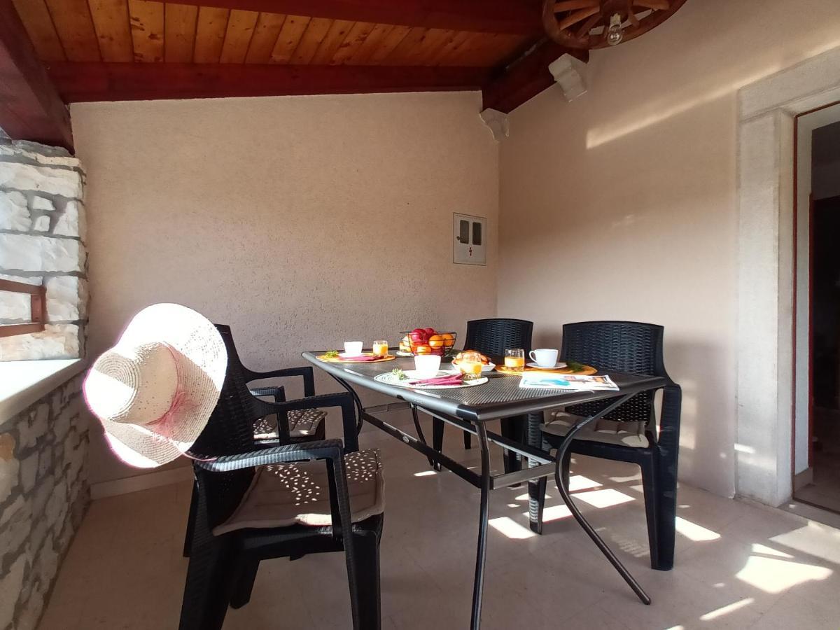 Guesthouse Marija Potpićan Kültér fotó